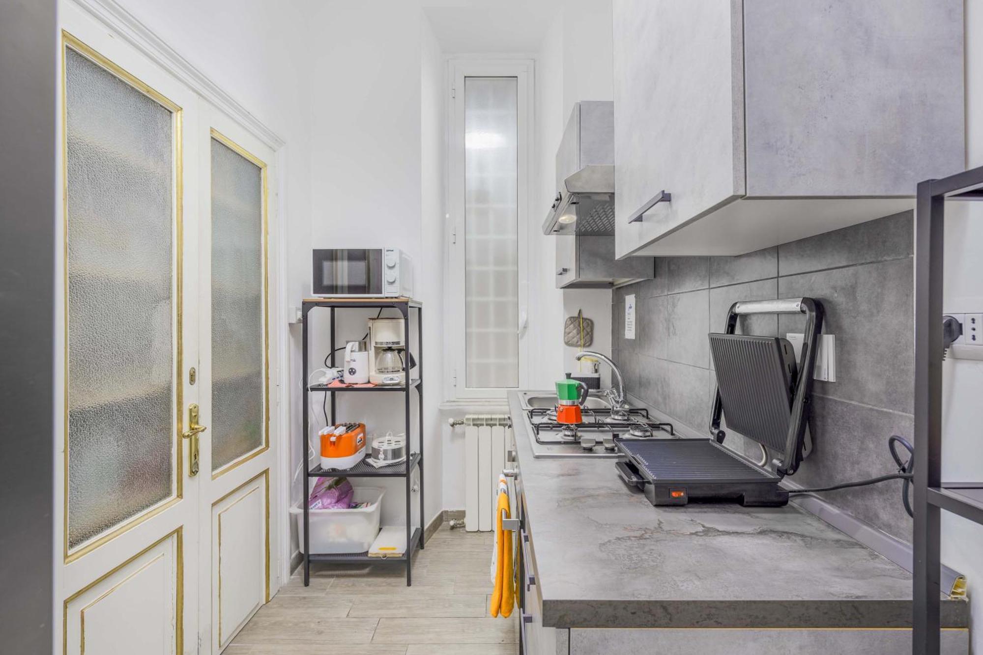 Molly Home, Rome